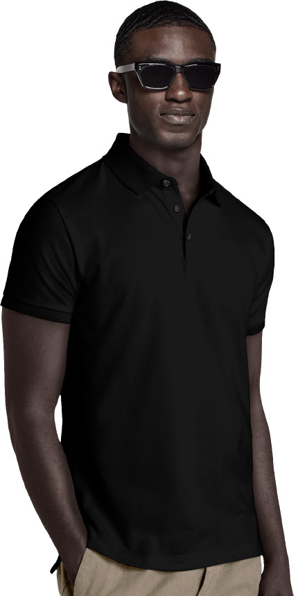 Homem vestindo uma camisa polo preta da Jouse